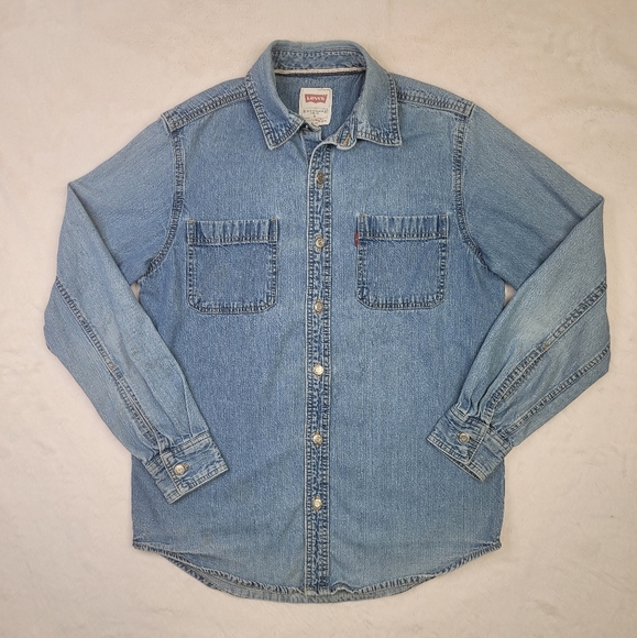 Levi's Other - LEVI'S men's classic fit denim long sleve small
